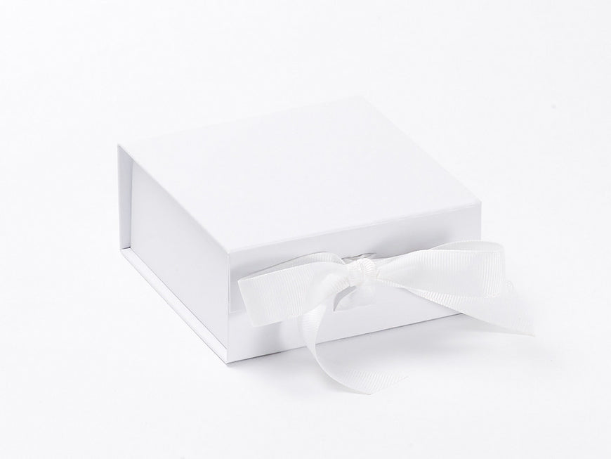 white foldable gift boxes