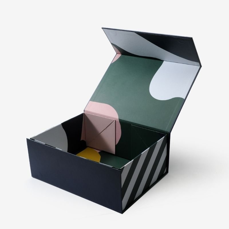 Rigid Box With Magnetic Closing Lid
